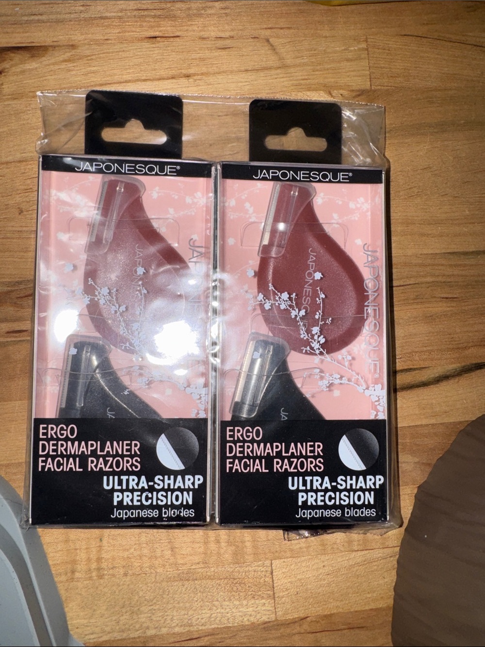 Japonesque Ergo Dermaplaner Facial Razors - Pink & Black set of 4
